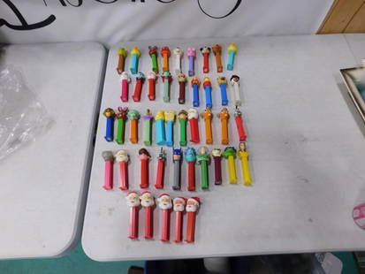 Lot of Pez Dispensers incl Batman, TMNT, Spongebob, Santa Claus, Mickey Mouse, etc: Lot of Pez Dispensers incl Batman, TMNT Teenage Mutant Ninja Turtles, Spongebob, Santa Claus, Mickey Mouse, etc