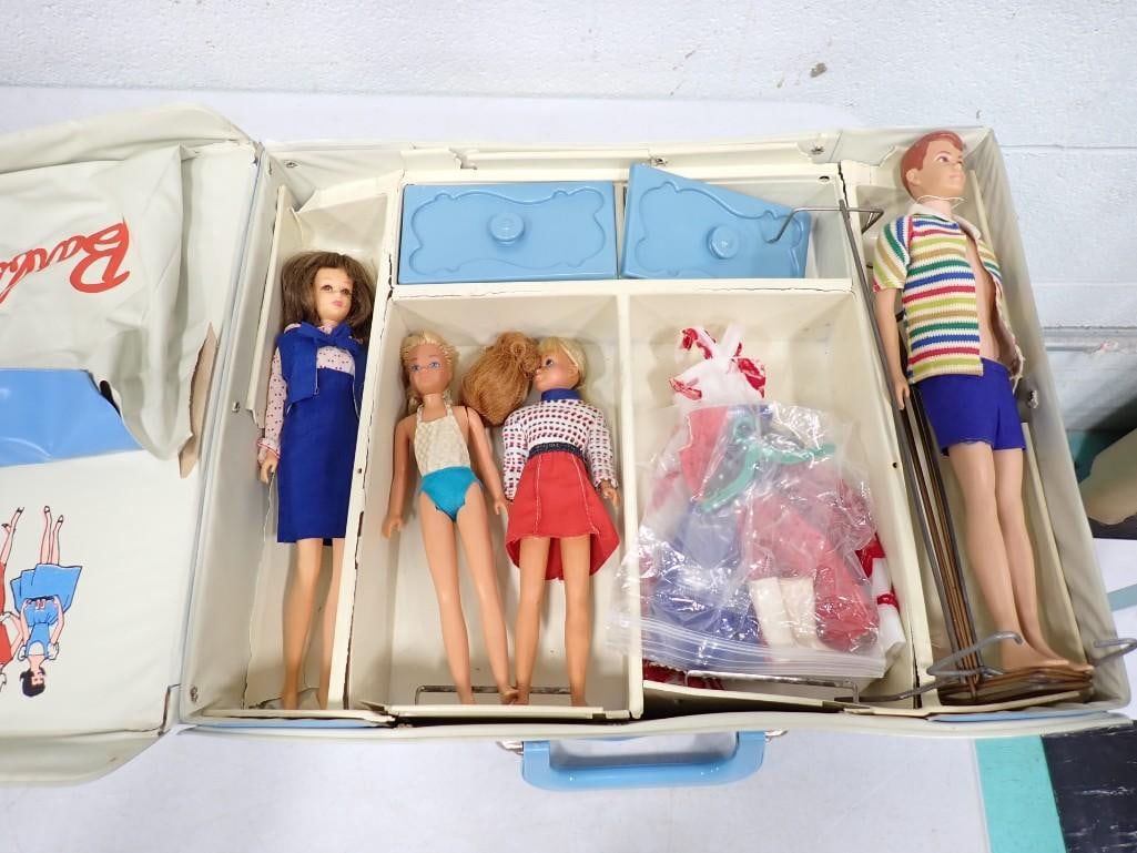 Vintage Francie, Skipper, Allan Dolls in a Vintage Barbie Case (1 of 9)