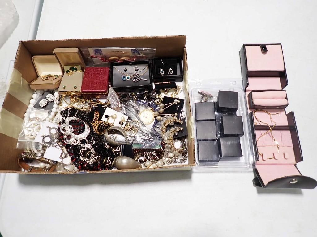 Large Lot of Vintage Costume Jewelry: Large Lot of Vintage Costume Jewelry . Lot includes multiple necklaces, earrings, and bracelets