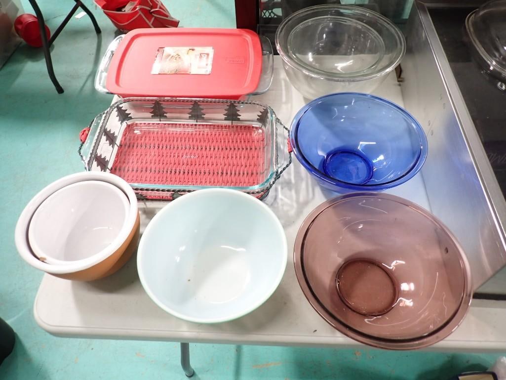 Kitchen Lot incl Green Vintage Pyrex Bowl, Glass Baking Pans, Etc (1 of 9)