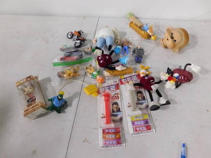 Small collectibles Toy Lot including Pez, Star Wars, California Rasins, Count Chocula, Figurines, et: Small collectibles Toy Lot including Pez, Star Wars, California Rasins, Count Chocula, Figurines, etc