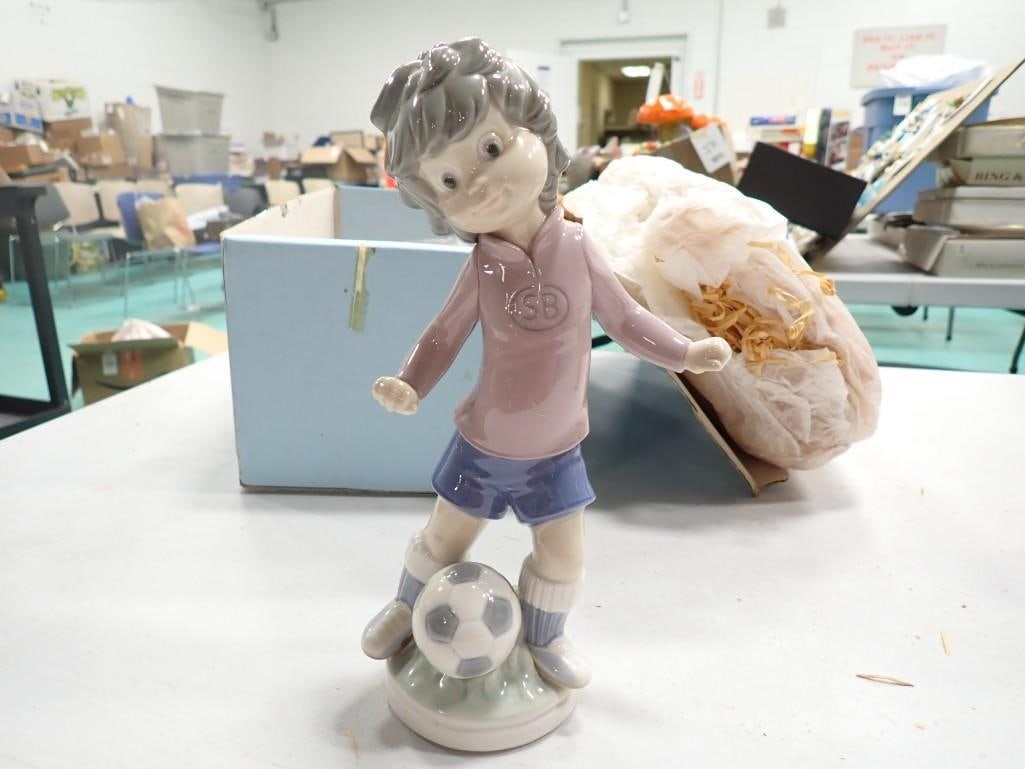 Lladro 5135 Sports Billy Futbolista Retired Porcelain Figurine with Original Box (1 of 11)
