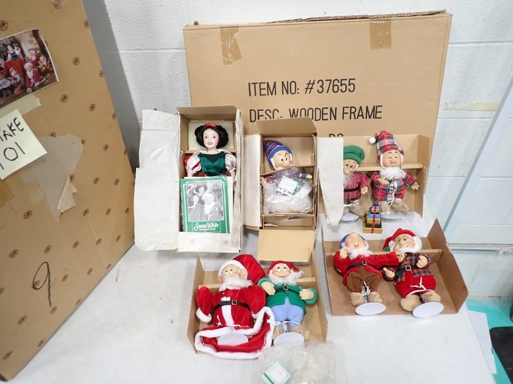 Ashton Drake A Snow White and the Seven Dwarfs Christmas: Ashton Drake A Snow White and the Seven Dwarfs Christmas . Snow White is 12" tall and the Dwarfs are approximately 6" tall