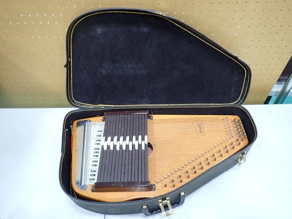 Oscar Schmidt Autoharp with Case (1 of 8)