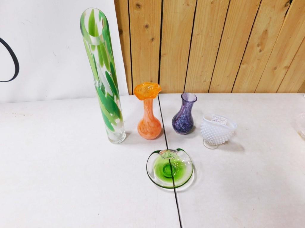Art Glass Vases Lot incl Caithness Purple and White Swirl Rondo Vase, Vintage Fenton Opalescent Hobn (1 of 6)