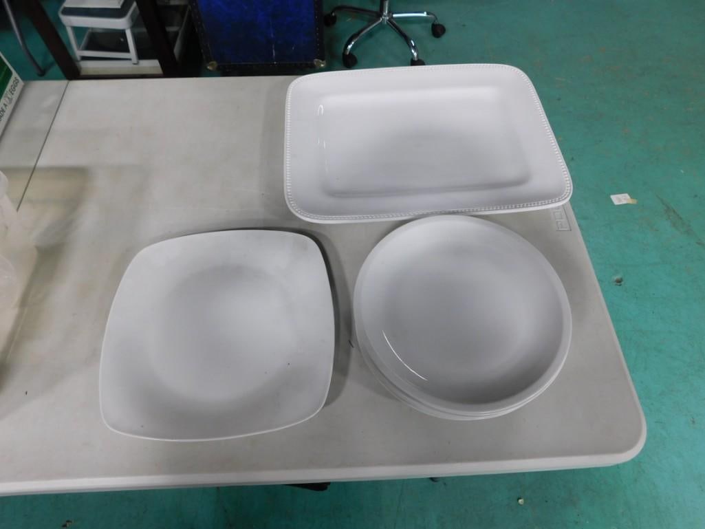 3 Serving Plates or Platters incl Alfoldi Porcelain Hungary, Gibson Elite, Etc: 3 Serving Plates or Platters incl Alfoldi Porcelain Hungary, Gibson Elite, Etc Condition: 1 plate has a small chip