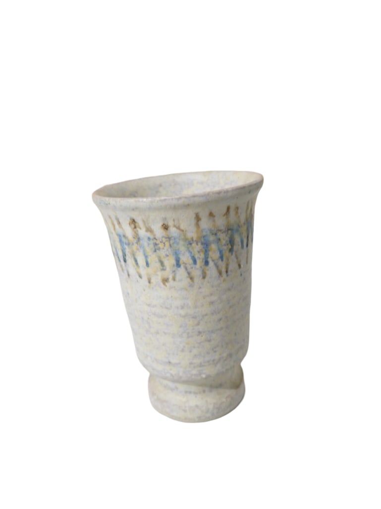 An Irish Dun Caoin Stoneware Pottery Vase . Signed to the Underside: An Irish Dun Caoin Stoneware Pottery Vase . Signed to the Underside