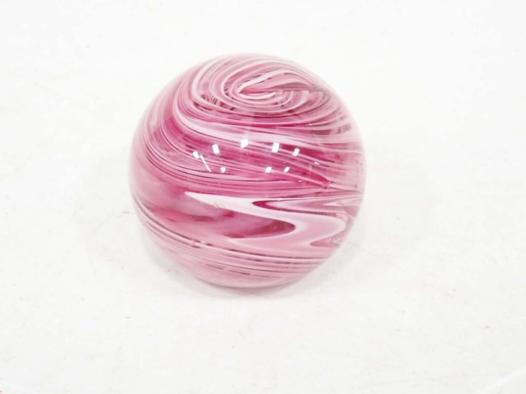 Elwood Art Glass Paperweight Swirl Design: Elwood Art Glass Paperweight Swirl Design . Marked Elwood on the bottom