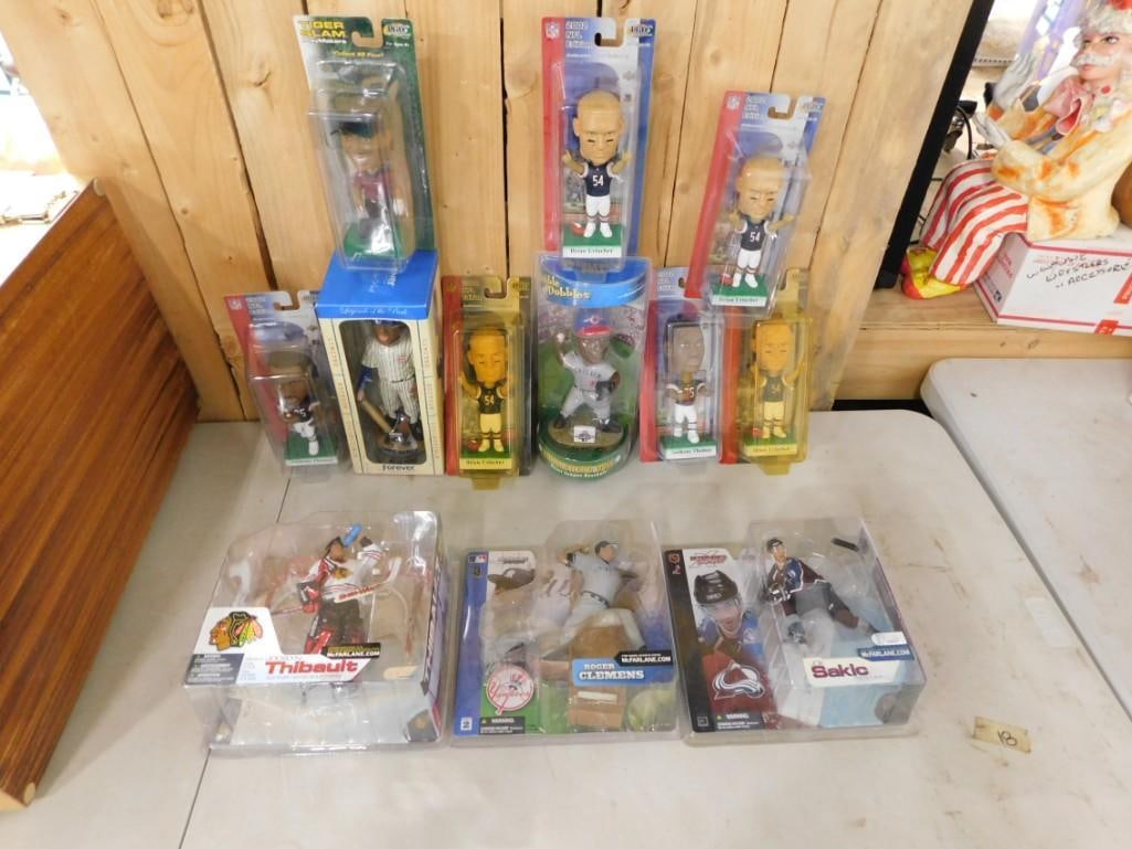 Sports Bobbleheads and Figures New in Packages incl Brian Urlacher,: Sports Bobbleheads and Figures New in Packages incl Brian Urlacher, Sammy Sosa, Tiger Woods, Etc