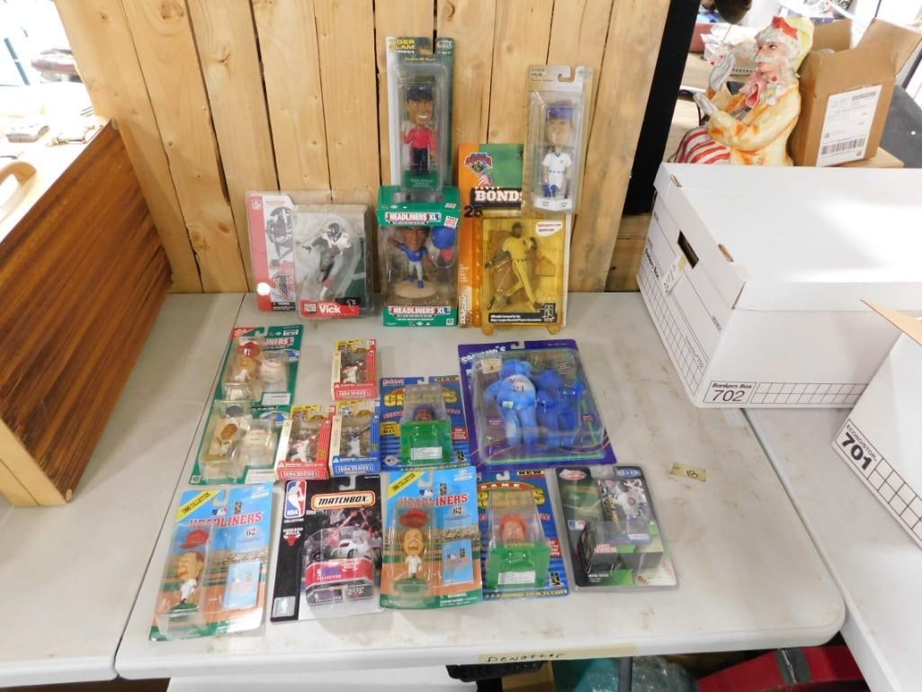 Sports Lot incl Bobbleheads, Action Figures, etc incl Michael Vick (1 of 8)