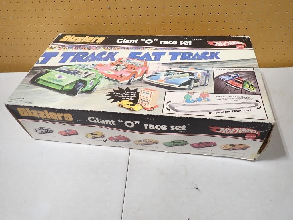 Vintage Mattel Hot Wheels Sizzlers Giant "O" race Set.  Appears complete, comes with everything as s (1 of 11)