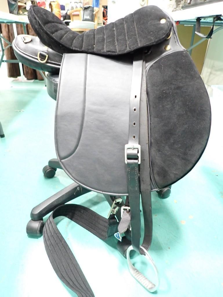 Leather English Saddle (1 of 6)