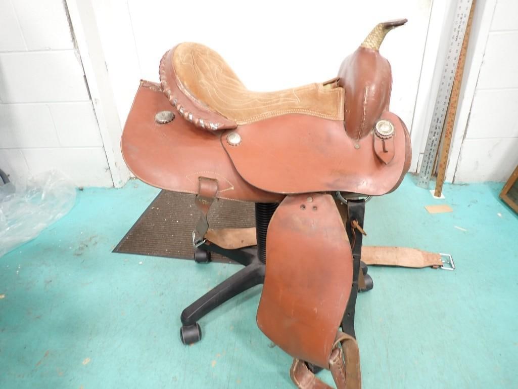 Brown Leather Western Saddle (1 of 9)