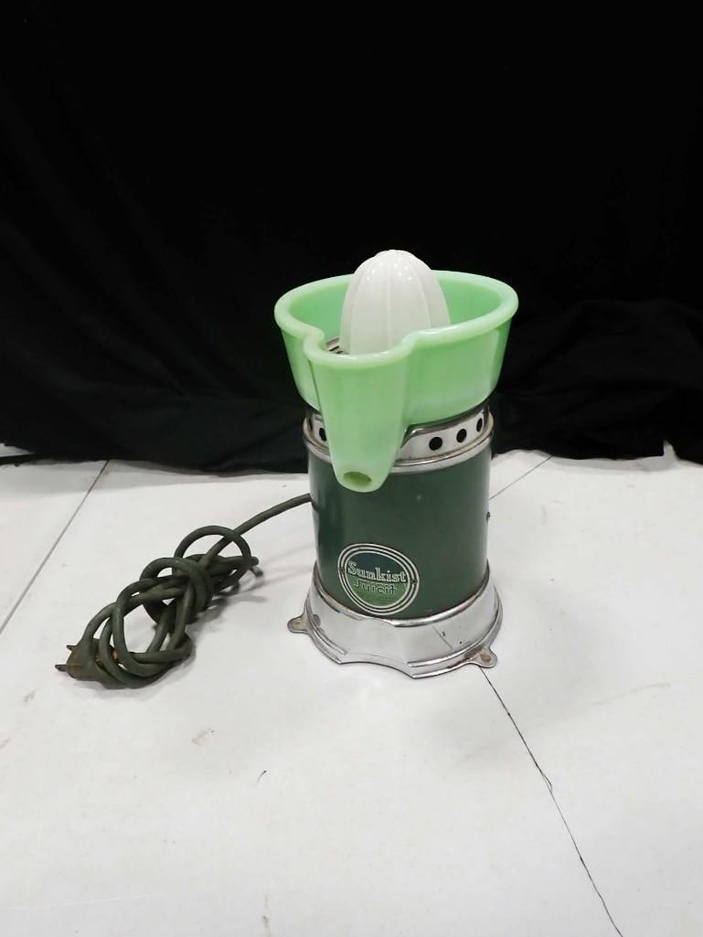 Vintage Sunkist Juicer with Uranium Glass Top Works (1 of 9)