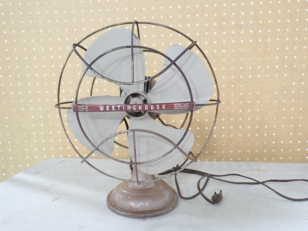 Vintage Westinghouse Desk Fan: Vintage Westinghouse Desk Fan. The fan blade seems to be plastic and may have been a replacement. Can't seem to get the switch to turn on.
