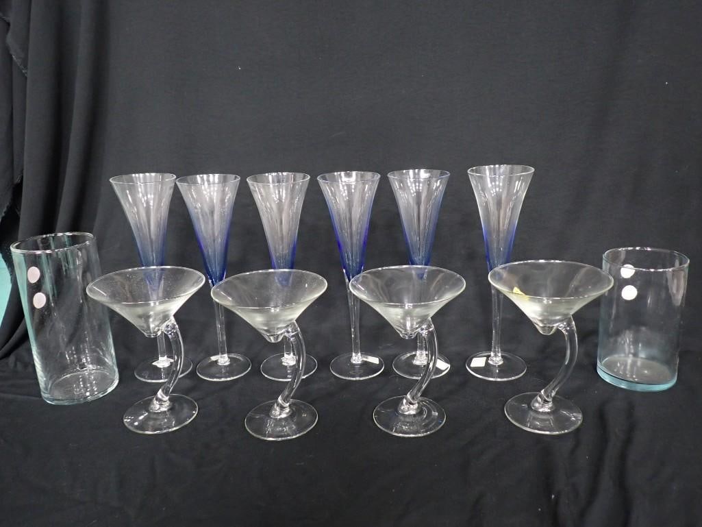 Barware incl 4 Martini Glasses and 6 Champagne Flutes (1 of 10)