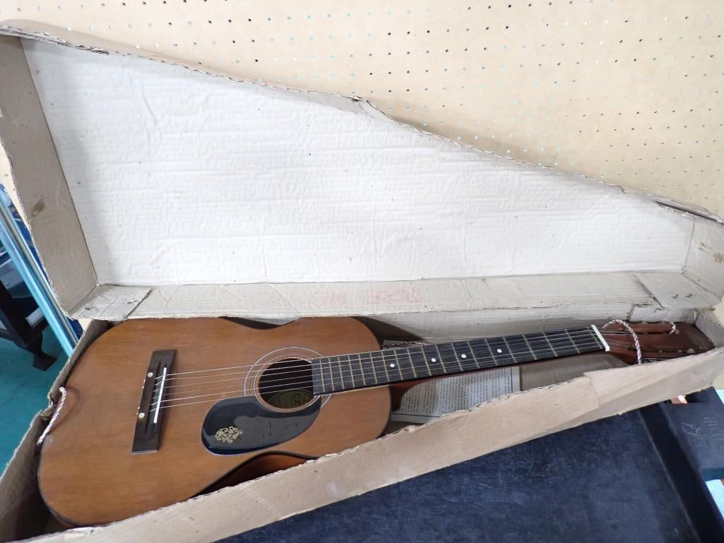 Acoustic Guitar Global Musical Instrument Co LTD (1 of 14)