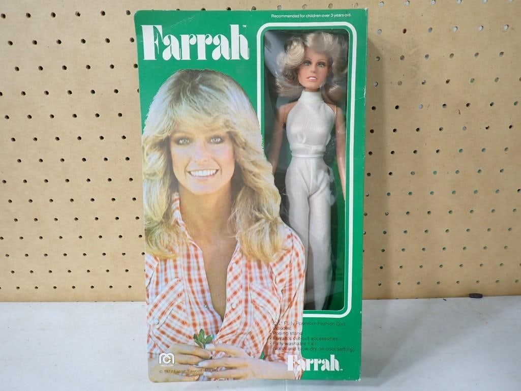 Vtg 1977 Farrah Fawcett Poseable Doll in Original Box by Mego: Vintage 1977 Farrah Fawcett - Majors Poseable Doll in Original Box by Mego.