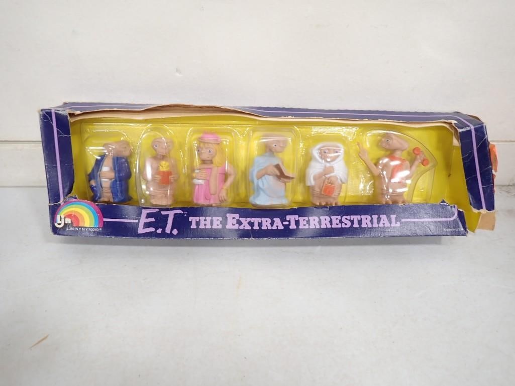 Vintage E.T. The Extra-Terrestrial Figures Set in Original Damaged Package (1 of 5)