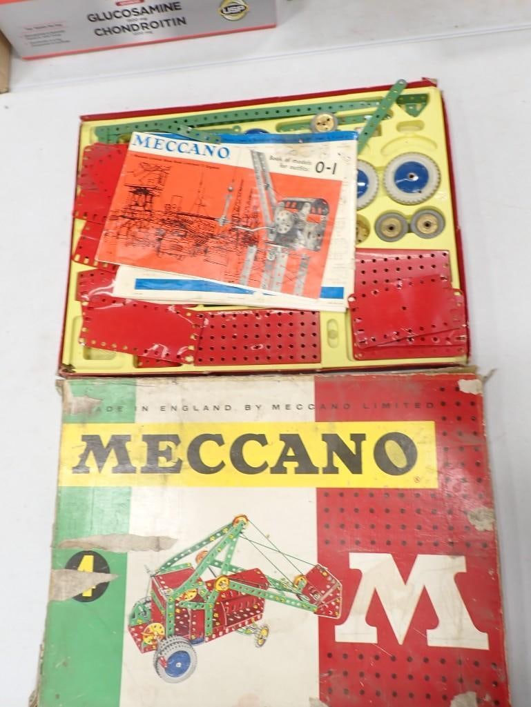 Vintage Meccano Building Toy: Vintage Meccano Building Toy Condition: includes everything shown in the pictures