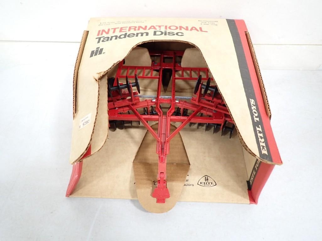 Vintage Ertl Toys International Tandem Disc 1:16 Scale Farm Implement Toy NOS New Old Stock (1 of 6)