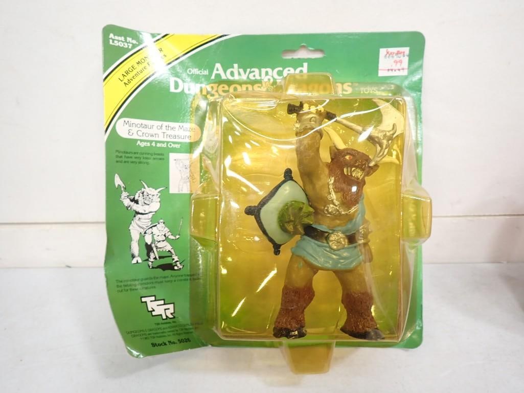 Vtg LJN Official Advanced Dungeons & Dragons Minotaur of the Maze & Crown Treasure  Figure NOS (1 of 7)