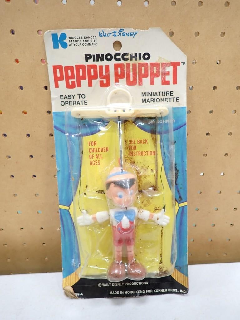 Vintage Walt Disney Pinocchio Peppy Puppet Miniature Marionette Kohner Bros in Original Package (1 of 4)