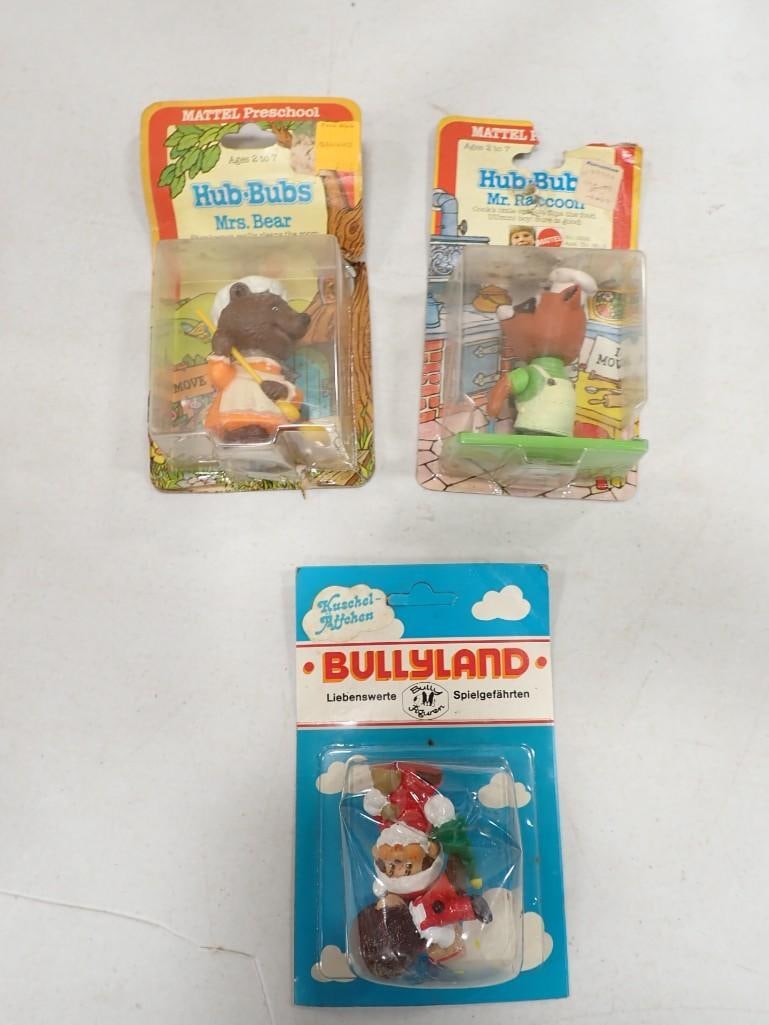 2 Vintage Mattel Hub Bubs Figures and 1 Bullyland Kuschel-Affchen Figure: 2 Vintage Mattel Hub Bubs Figures including Mrs Bear and Mr Raccoon and 1 Bullyland Kuschel-Affchen Figure . All are NOS New Old Stock. The top of the Mr Raccoon package is torn