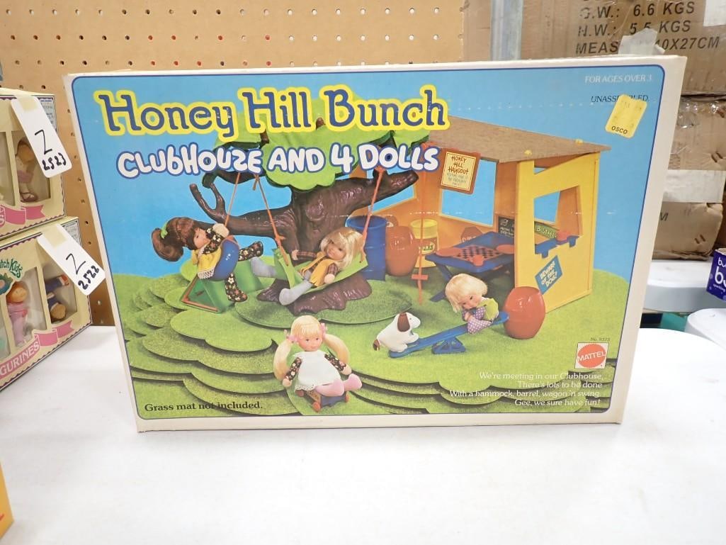 Vintage Honey Hill Bunch Clubhouse and 4 Dolls by Mattel NOS New Old Stock: Vintage Honey Hill Bunch Clubhouze and 4 Dolls by Mattel NOS New Old Stock