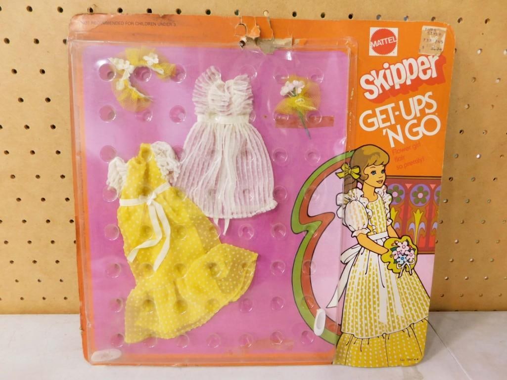 Vtg 1973 Skipper Get Ups N Go Fashion Outfit in Original Damaged Package: Vintage 1973 Skipper Get Ups N Go Fashion Outfit in Original Package but package has damage