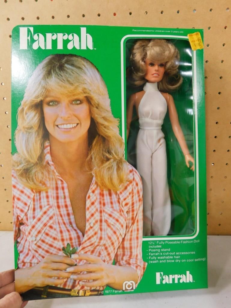 Vtg 1977 Farrah Fawcett Poseable Doll in Original Box by Mego: Vintage 1977 Farrah Fawcett - Majors Poseable Doll in Original Box by Mego.