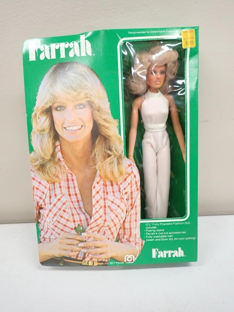 Vtg 1977 Farrah Fawcett Poseable Doll in Original Box by Mego: Vintage 1977 Farrah Fawcett - Majors Poseable Doll in Original Box by Mego.