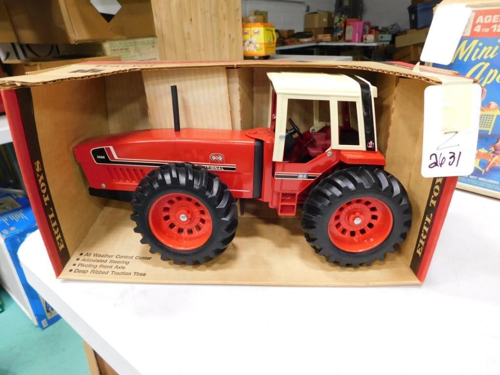 Ertl Toys 3588 Tractor with box: Ertl Toys 3588 Pressed steel Tractor with box