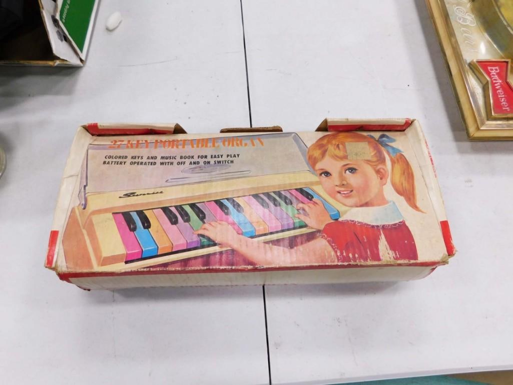 Vintage Toy 27 Key Portable Organ with Multi Colored Keys and Original Box (1 of 6)