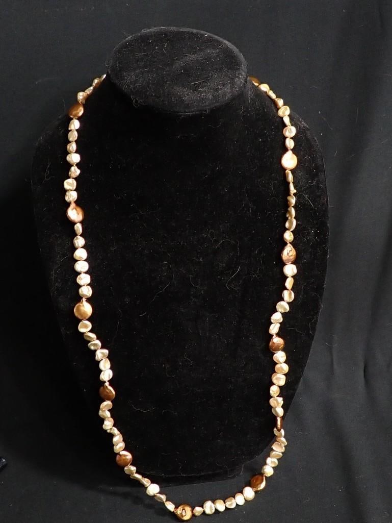 Sterling Silver and Freshwater Pearls Necklace: Sterling Silver and Freshwater Pearls Necklace