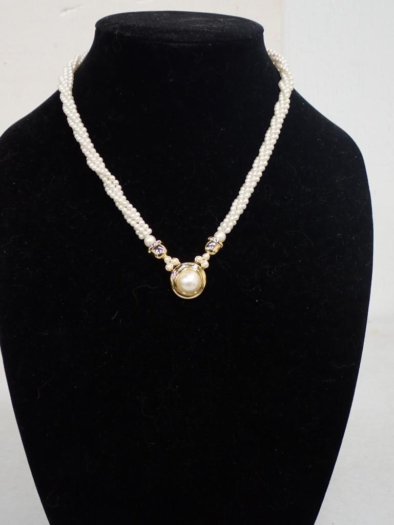 Marvella Necklace: Marvella Necklace