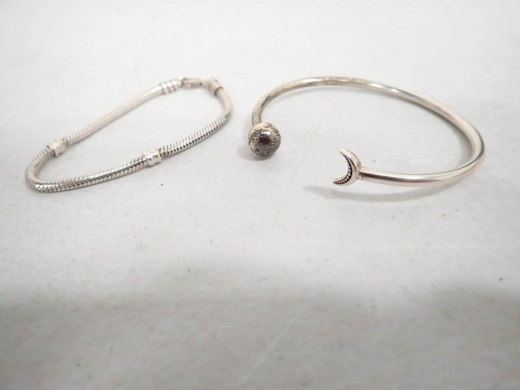 2 Bracelets: 2 Bracelets