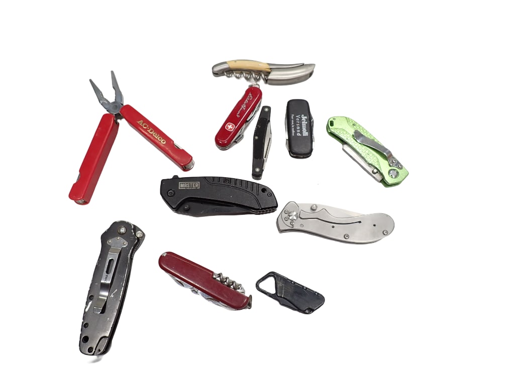 Lot of 10 Pocket Knives incl Eddie Bauer and More (1 of 6)