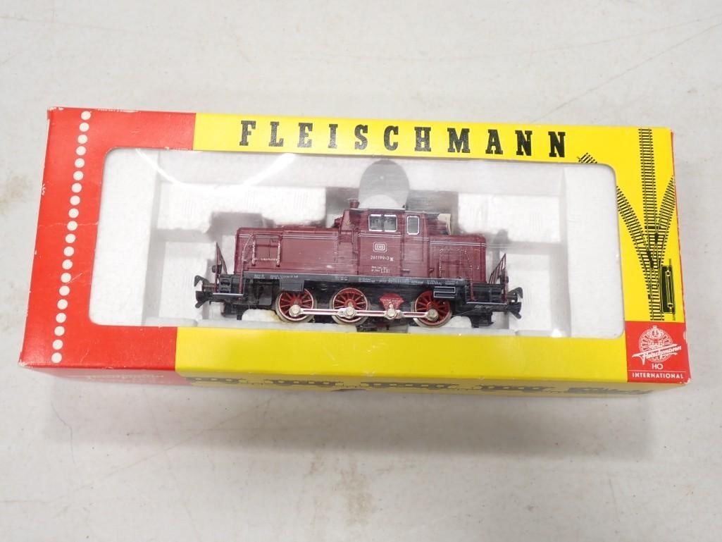 Fleischmann HO Scale Train Locomotive 4225 in Original Box (1 of 6)