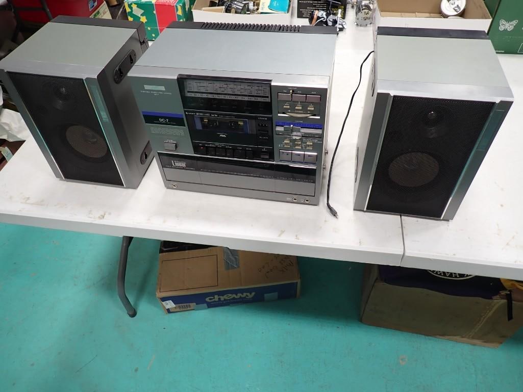 Vtg JVC Stereo DC-7 Radio Turntable Cassette (1 of 8)