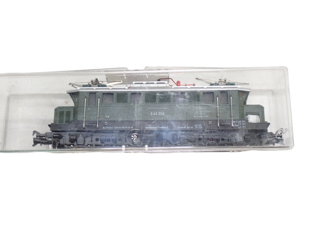 Fleischmann HO Scale Train Locomotive 4330 (1 of 4)