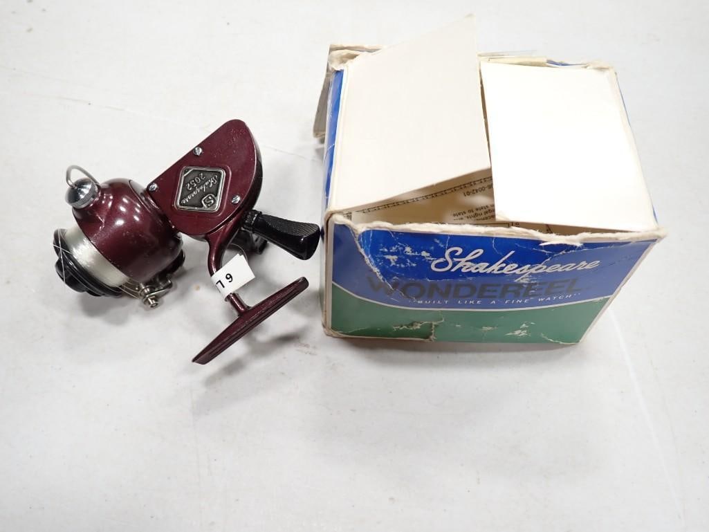 Vintage Shakespeare 2052 Spinning Fishing Reel with Box (1 of 6)