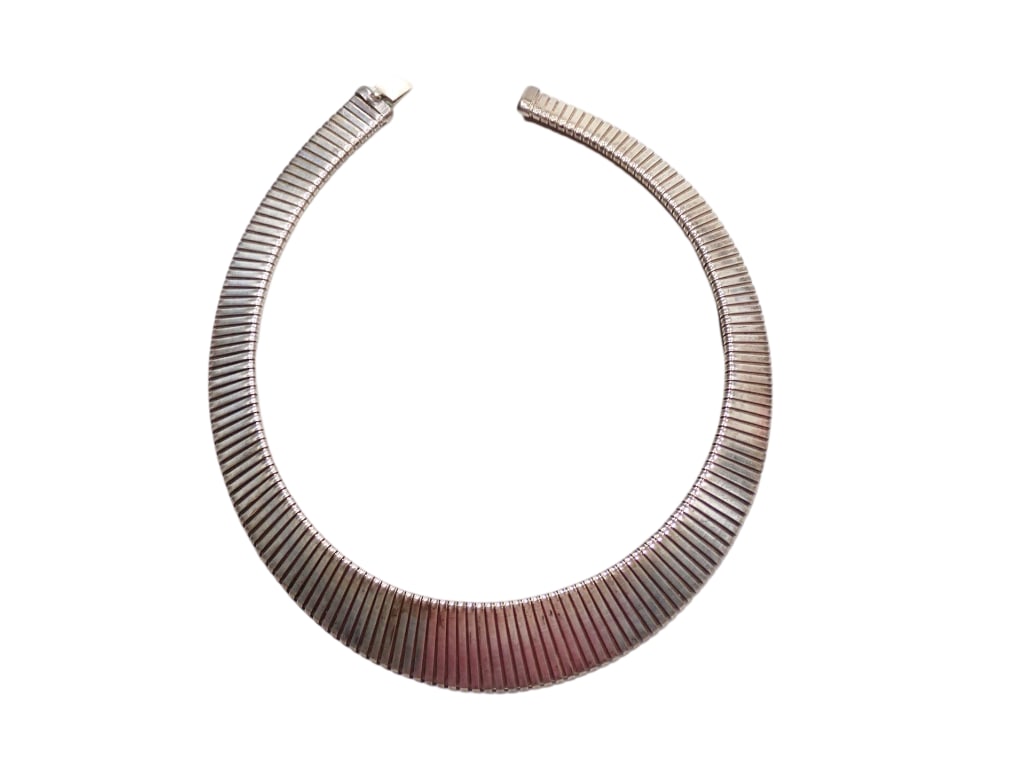 Vintage Slinky Sterling Silver 17" Necklace: Vintage Slinky Sterling Silver 17" Necklace . Marked Sterling. Total weight is 70 grams. Graduated links 1/2" to 1"