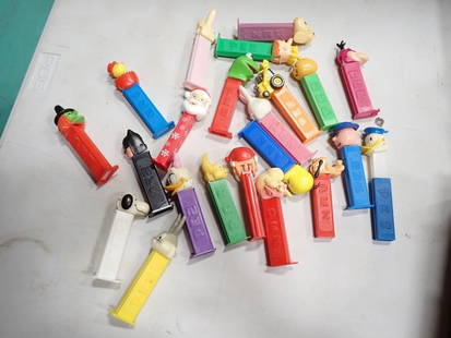 Lot of 22 Vintage Pez Candy Dispensers: Lot of 22 Vintage Pez Candy Dispensers
