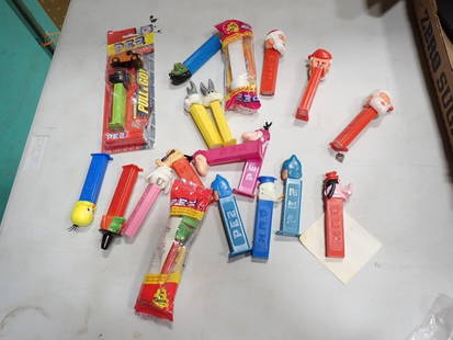 Lot of 18 Vintage Pez Candy Dispensers: Lot of 18 Vintage Pez Candy Dispensers