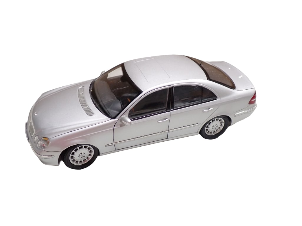 Mercedes E-Class 2002 Die Cast Model Car by Kyosho 1/18th Scale (1 of 5)