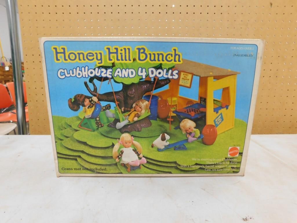 Vintage Mattel Honey Hill Bunch Clubhouse and 4 Dolls New Old Stock: Vintage Mattel Honey Hill Bunch Clubhouse and 4 Dolls New Old Stock
