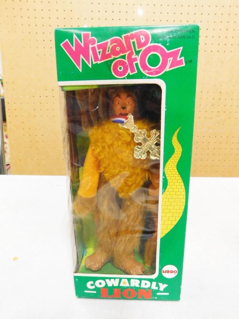 Vtg 1974 Wizard of Oz Cowardly Lion Doll by Mego NOS New Old Stock WOZ: Vintage 1974 Wizard of Oz Cowardly Lion Doll by Mego NOS New Old Stock WOZ . Window on the box has yellowed due to age