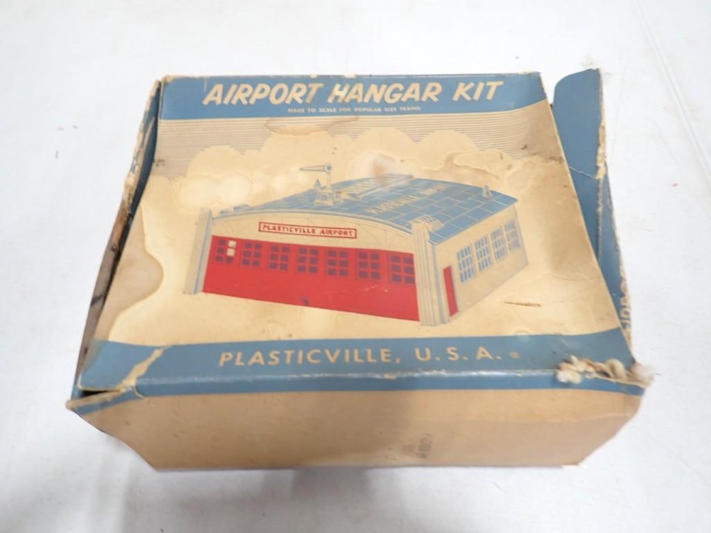 Vintage Plasticville Airport Hangar Kit in Original Box (1 of 6)