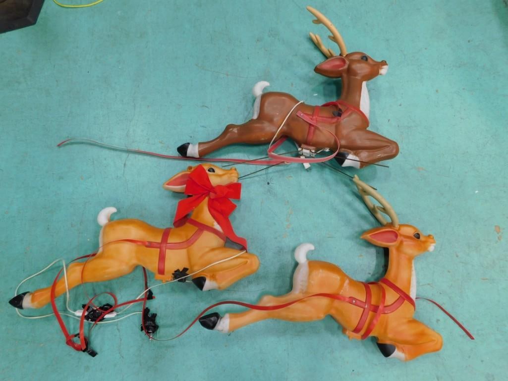3 Blow Mold Reindeer: 3 Blow Mold Reindeer Condition: please see pictures. 1 has breakage on the top of the head where the antlers are inserted. 1 has no antlers. The lights are untested